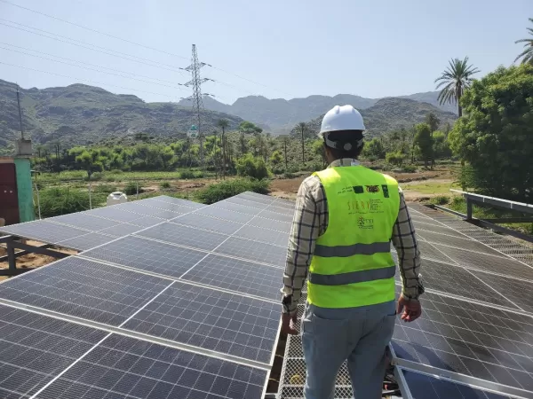 The local authority in Taiz governorate, with the support of the SIERY project, provides solar-powered drinking water to residents of four villages in Maqbana district