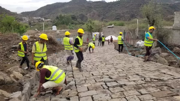 (BRIGHTLY) project activates the role of the local community in paving An Naqil Al Lujaa-Zubaid road in As Sabra district of Ibb governorate