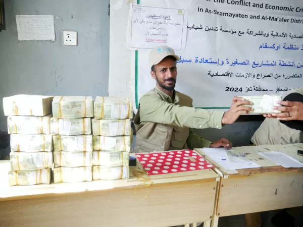 Financial grants to 140 male and female beneficiaries in Shamaytin and Maafer districts of Taiz governorate to establish their own businesses