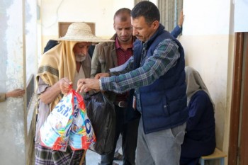 For preventing  from Cholera: Tamdeen Youth Foundation (TYF) distributes 376 hygiene kits in Al-Mawasat district, Taiz