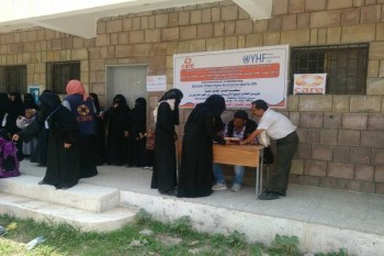 توزيع حقائب صحية لـ 500 أسرة في مديرية حيفان بمحافظة تعز