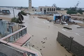 نداء استغاثة ...  المهرة تعيش وضعاً مأساوياً؛ بسبب إعصار تيج الذي يضرب المحافظة