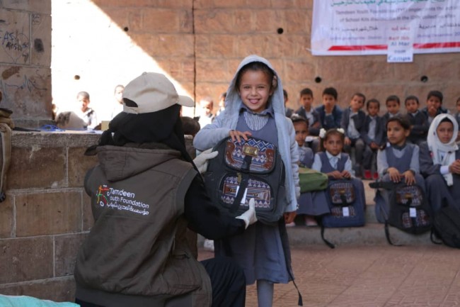 مشروع توزيع الحقيبة المدرسية للأطفال النازحين و حقائب النظافة للمدارس